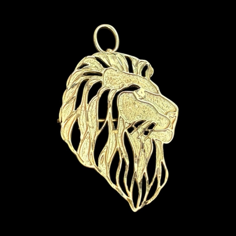 Gold Lion Pendant brooch